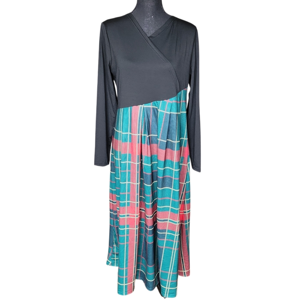 Women's NWT Black and Christmas Plaid Maxi Dress Size M